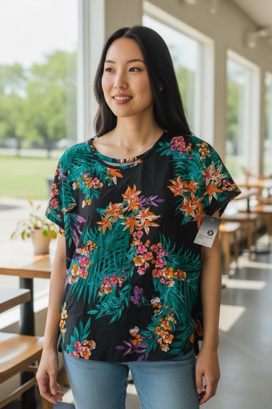 Xersion Studio Hawaiian Print Layered Back Women’s Tee Size Small Bohemian